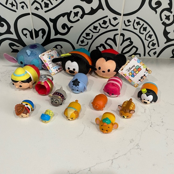 Disney Tsum Tsum Lot of 15 Plush Vinyls Keychain Adorable - Picture 1 of 5